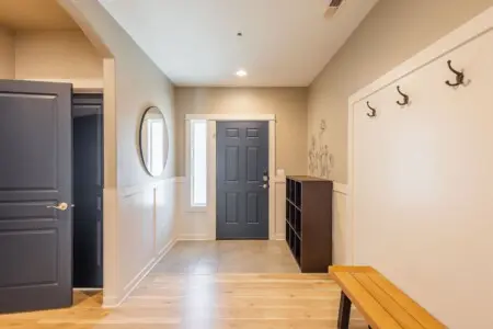 097425b9 b9f9 4f jKm8c