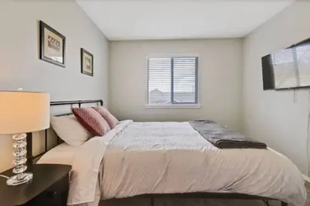 0b8c3039 1d68 41 eQ2WE