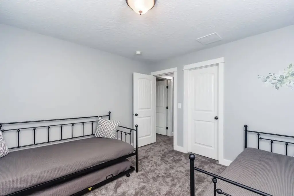 24f25449 704d 4b qPpvV