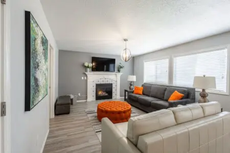 4642e9b8 b869 4c Xmgvy