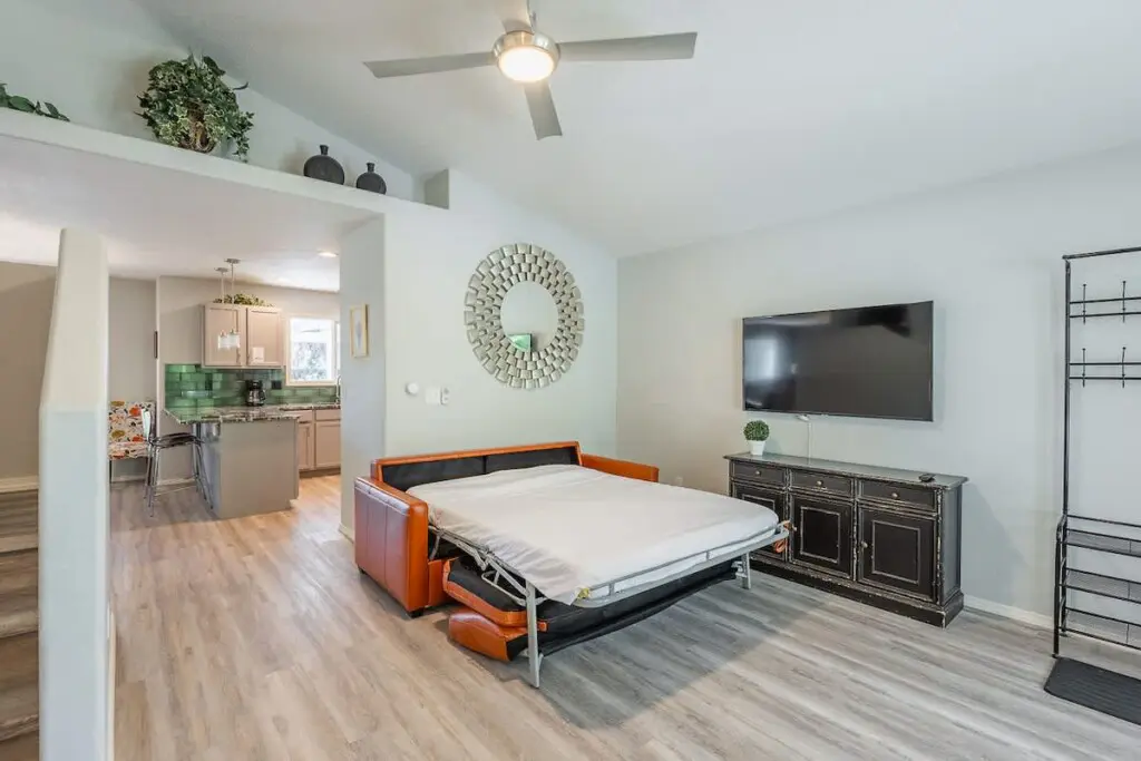 909c5d05 081e 44 ev9Yg