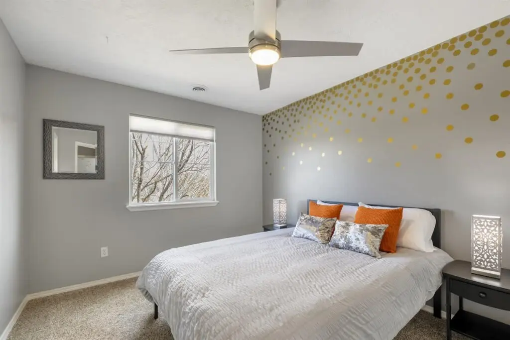 ca18b723 654d 48 cL0mO