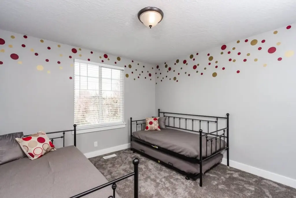 d063f986 2275 4f z0jYu