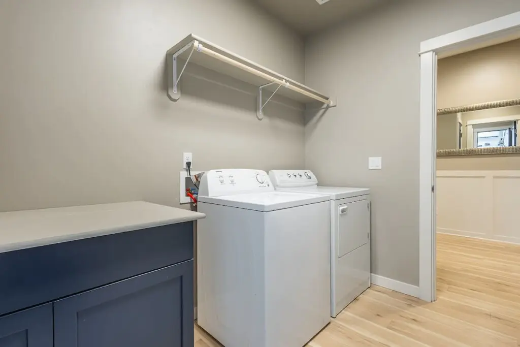 d2cd8ed3 9caa 42 1Safy