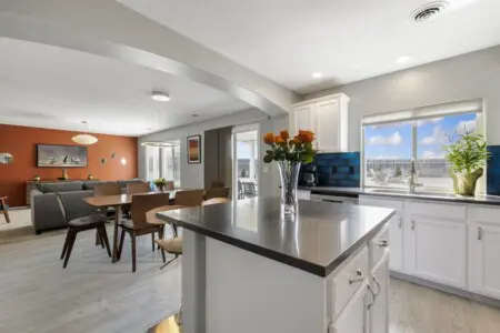 dc94c78c de4d 49 6LXNd