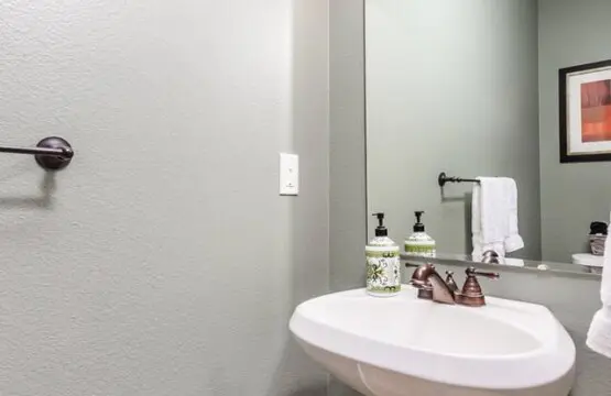 dfe2e7fb 931a 4c 94 Z8