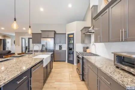 fe83f84c d136 47 NwYv6